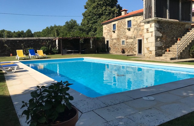 Rustic house for 8, with private swimming pool.