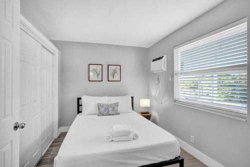 Rustic Retreats Beachy 1BR for 4 guests in the heart of Fort Lauderdale