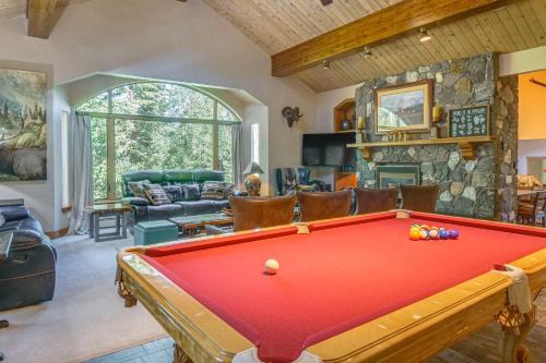 Steps to Ski Shuttle Breckenridge Home with Hot Tub