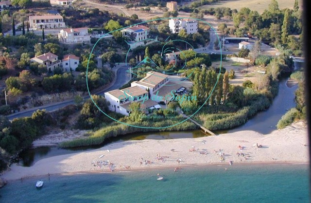 Sagone - Les Pieds Dans L'eau