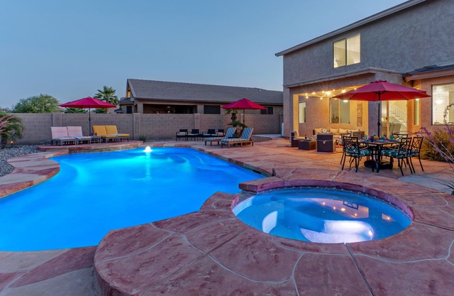San Tan Valley: Ideal for Golfers/Hikers/Bikers, Pvt Htd POOL, Spa, Covered Patio, 2 Bikes