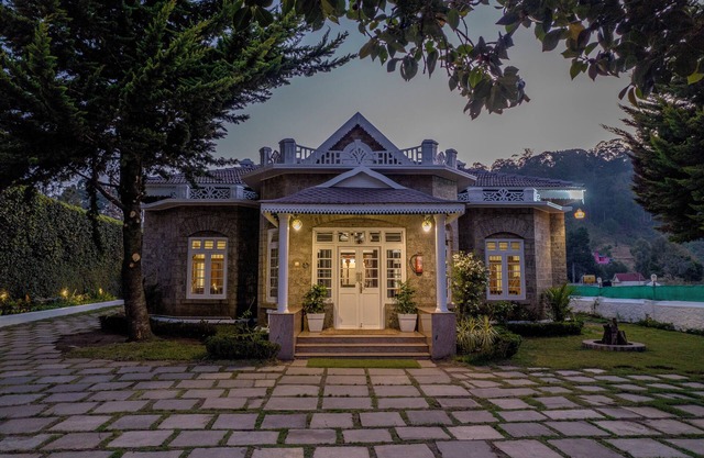 Savithri Bungalow By XploreIndo