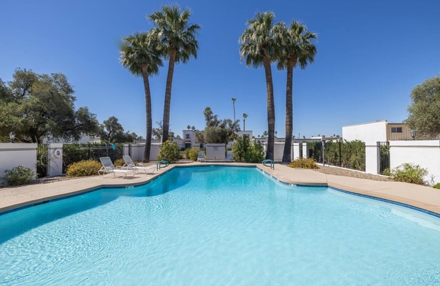 Scottsdale Orange Blossom 3 Bedroom Townhouse by RedAwning