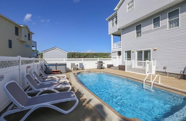 Sea Breezes - Fun is just around the corner with this wonderful OBX home!