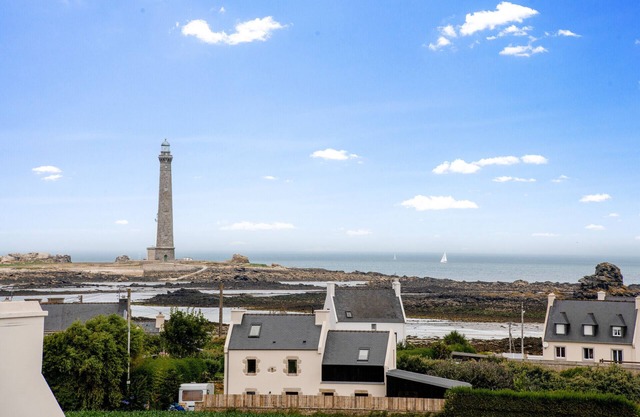 Sea View – House for 8 with Garden and Terrace