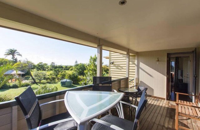Seabreeze Sojourn - Queenslander one hectare near sea