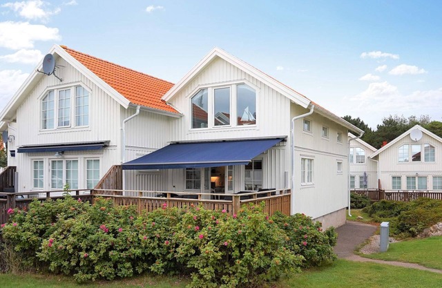 Seaside Serenity in Mollosund-By Traum