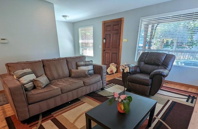 Seattle Vacation Home: Olympics - Family-friendly, CLEAN & Great Location | 5 Star Hospitality
