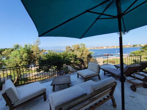Seaview Holiday Apartment, Fresh & renovated