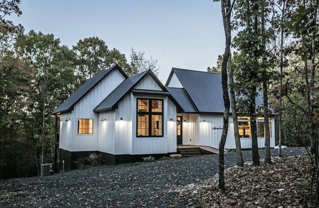 Secluded on two acres, Large one bedroom luxury cabin