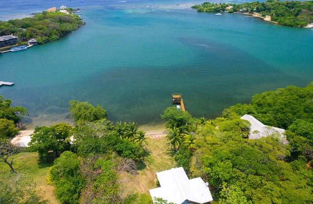 Secluded Waterfront Home with Beach, Dock, Kayaks and Fabulous Views and Sunsets