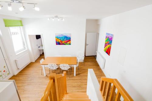 SecondHome Stuttgart - Moderne große Wohnungen nahe der hist Altstadt von Esslingen aN - versch Größen 8 - 11 - 19 Betten