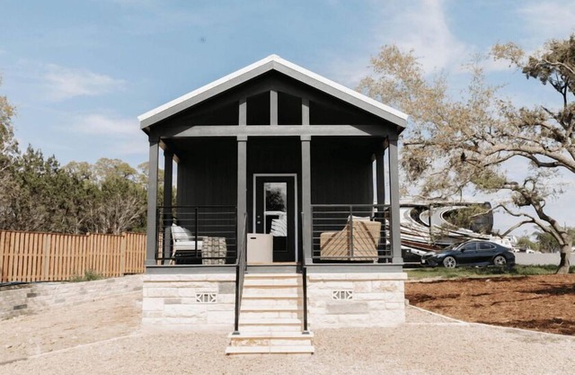 Secretariat Cabin - Cabin sleeps up to 4 people. Pet friendly.