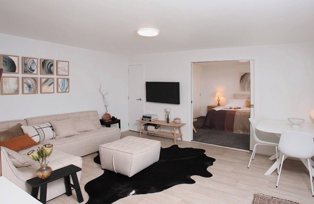 Self-contained luxury apartment just 5 mins walk to Matakana Village!