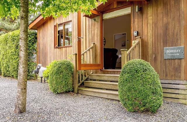 Semi-detached deluxe lodge offering the perfect romantic retreat.