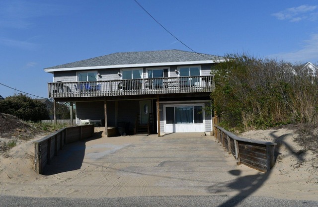 Semi-Oceanfront , Views! 5 BR Pet Friendly, Pool, Hot Tub, Location!
