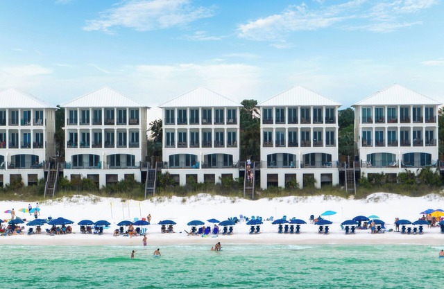 Sept-Oct Reduced!*On Beach*Pool Access*Elevator!
