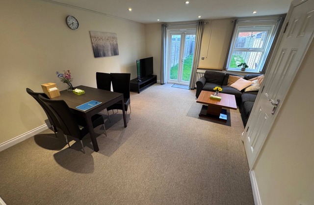 Serene Cirrus Retreat in Reading