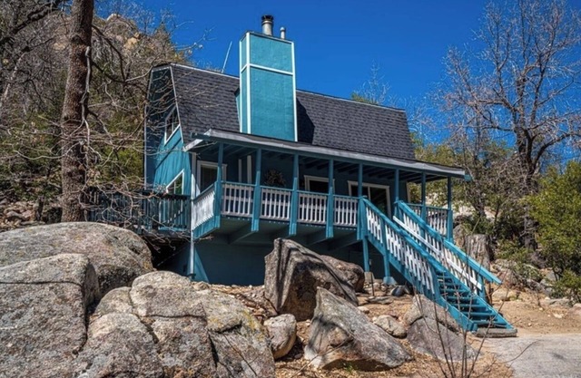 Serene Running Springs cabin. A cozy retreat steps to the National Forest