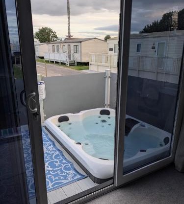 Serenity - Luxury Hot Tub, Sunnymede, Fantasy Island, Caravan with Ramped Access, Parking, Dog Friendly