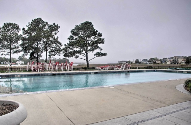 Shared Pool & Bay Access: Ocean View Retreat