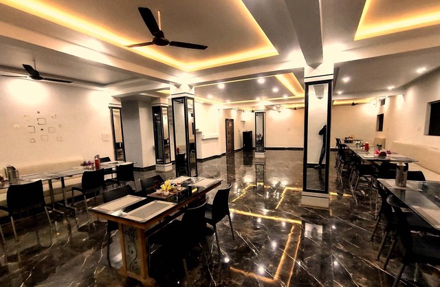 SHREE SIDDHI VINAYAK HOTEL & RESTAURANT
