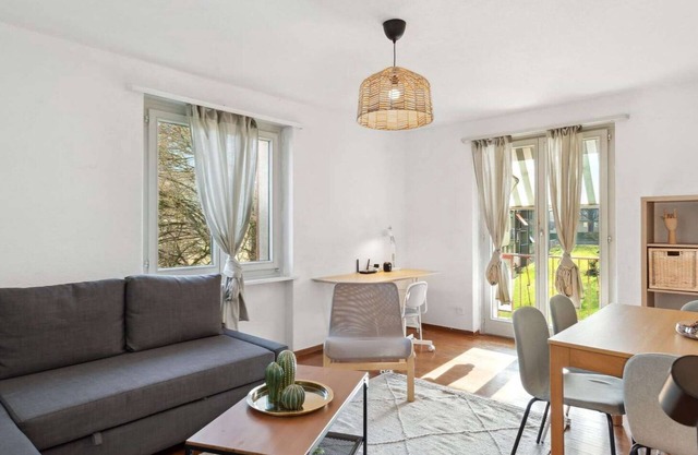 Simple 1-Bedroom Flat near Seebach Station