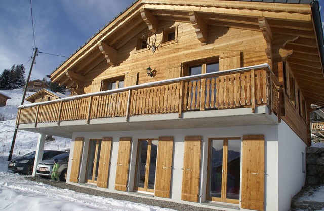 Ski Chalet in very nice close to ski slopes - 4 bedrooms, 3 bathrooms