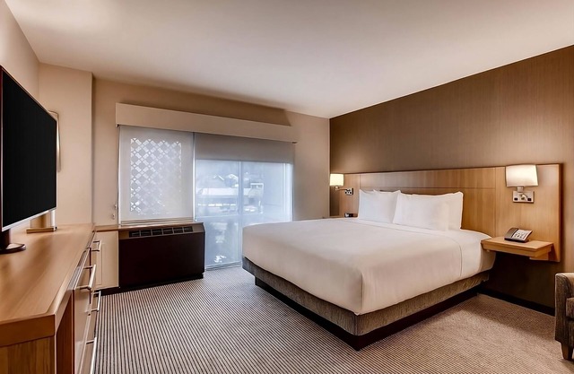 Ski Paradis! 3 Pet-friendly Units, Free Breakfast, Shuttle, Outdoor Jacuzzi!