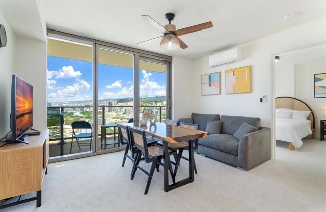 Sky Ala Moana 2908: 2 BR, 2 BA Condominium in Honolulu, Sleeps 4