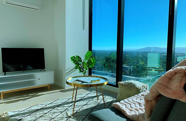 Skygarden Luxury 2-bed, 2-bath Apartment With Free Parking in Central Location