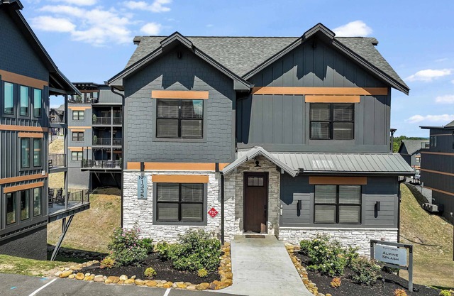 Sleeps 18 | Heated Pool | Hot Tub | Mountain Views