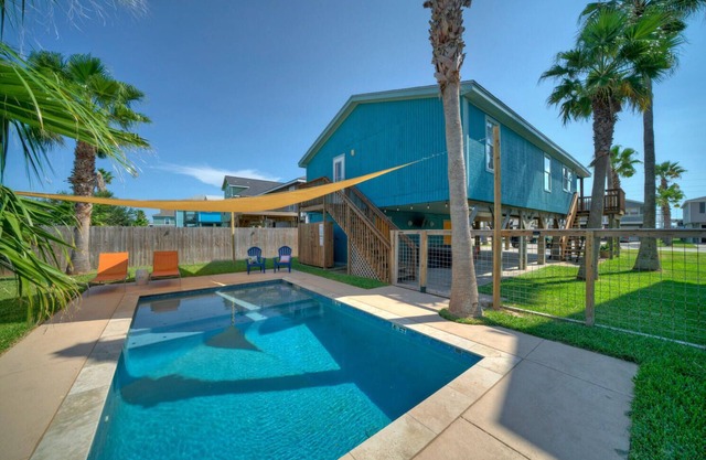 Sleeps 22 | 2 Homes w/Private Pool, Game Room, Nature Views | 7 BDR | AvantStay