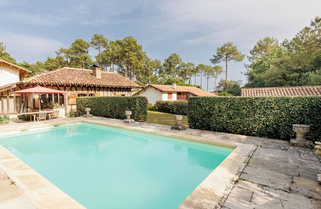Small House 'Le Cabanon D'Yreye' with Shared Pool and Garden