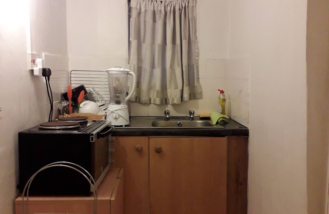SMALL STUDIO TO RENT
