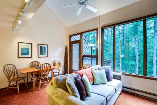 Snowater Condo 85 - Fireplace - 2-Story Sleeps 4