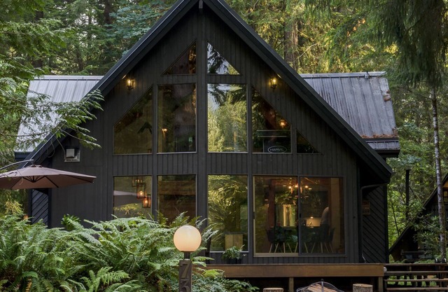 Snowline community, closest lodging to Mt. Baker