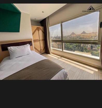 Snug Pyramids Lodge