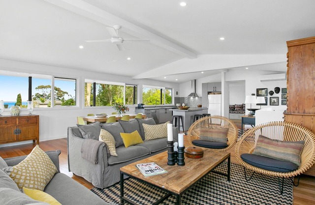 Somers Beach House Bay Views