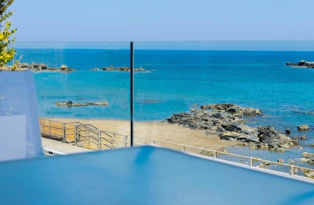 Sonja 3 apartment,pool,Beachfront,Chania