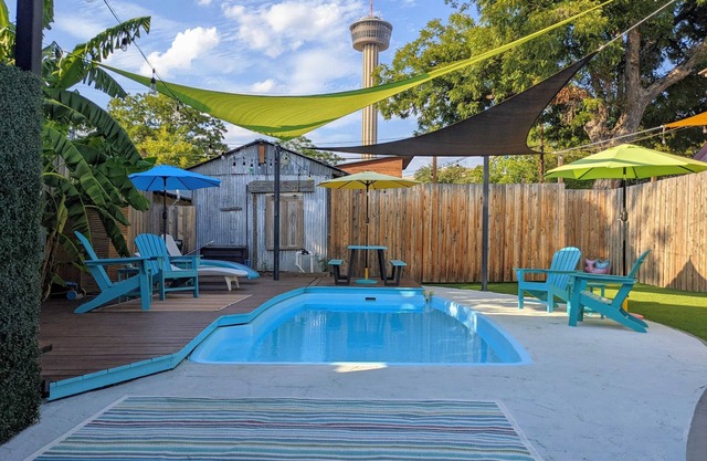 Southtown/Downtown 3/2 home, cocktail pool & spa, walk to Alamo & Convention Ctr