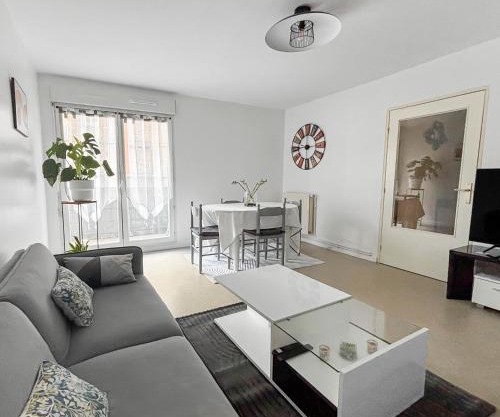 Spacieux & lumineux avec balcon