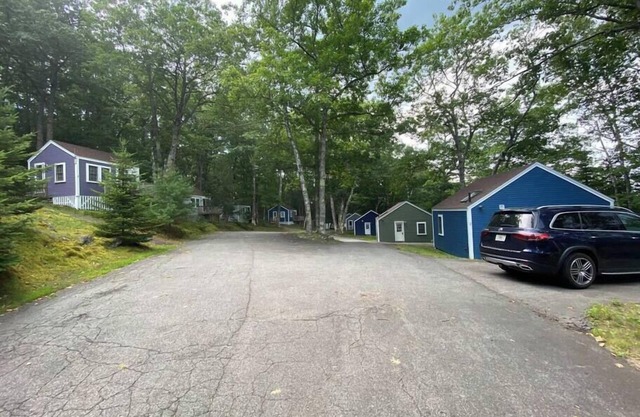 Spacious 1 Bedroom Cottage Close to Everything 3