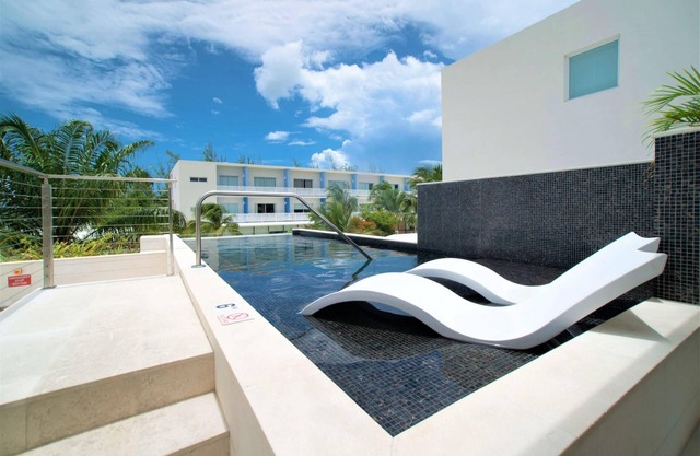 Spacious 1BR 1bth Apt w Rooftop Pool Near Beach