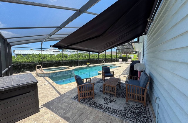 Spacious 4-bedroom house w salt water pool in a peaceful, serene neighborhood