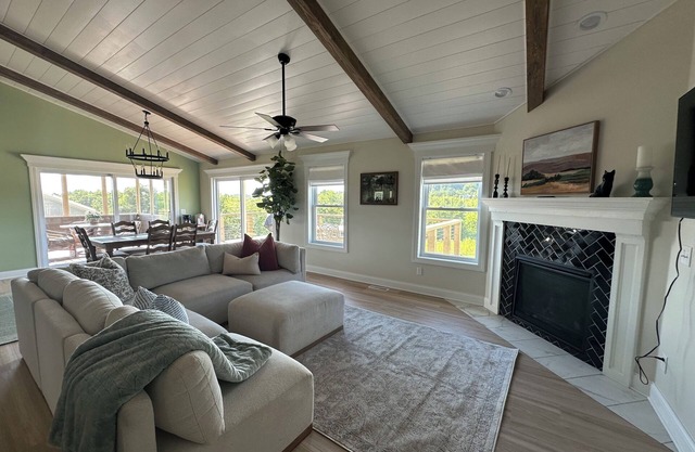 Spacious 5-bedroom house in phenomenal Galena with hot tub, game room
