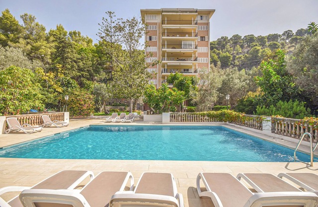 Spacious apartment with terrace, sea views and communal pool in Port de Sóller