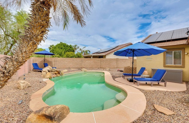 Spacious & Fenced Yard: Relaxing Home in Surprise