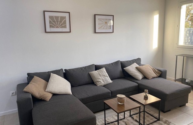 Spacious, friendly 4-bedroom house 10 minutes from ALBI town center,