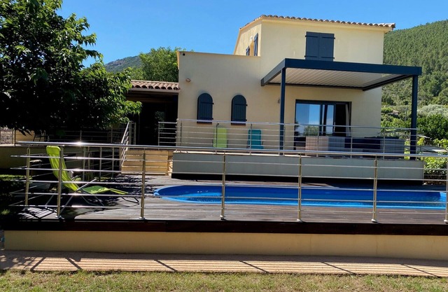 Spacious villa with private pool 10 minutes from the beaches